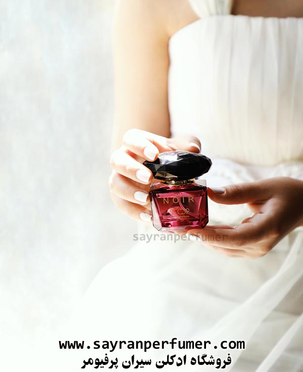 versace crystal noir perfume